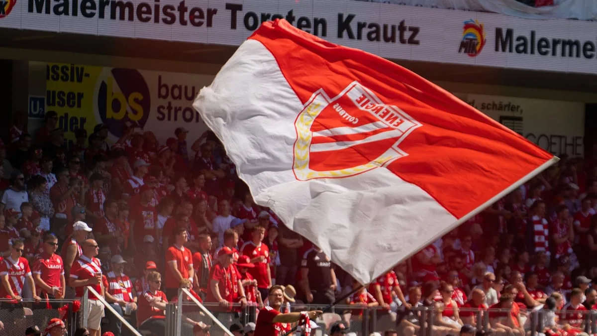 2. Liga: Energie Cottbus – Chaos-Spiel! Schiri-Funk schrott und Stromausfall