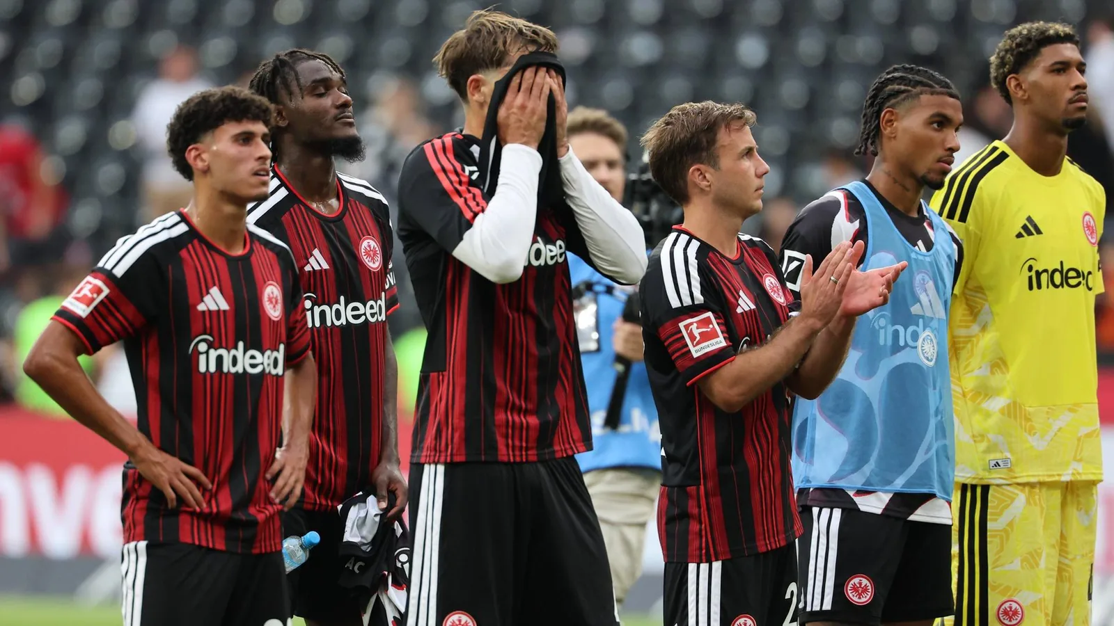 Eintracht Frankfurt: 103 Sekunden kippen Hütters Heim-Debüt gegen FCA - BILD